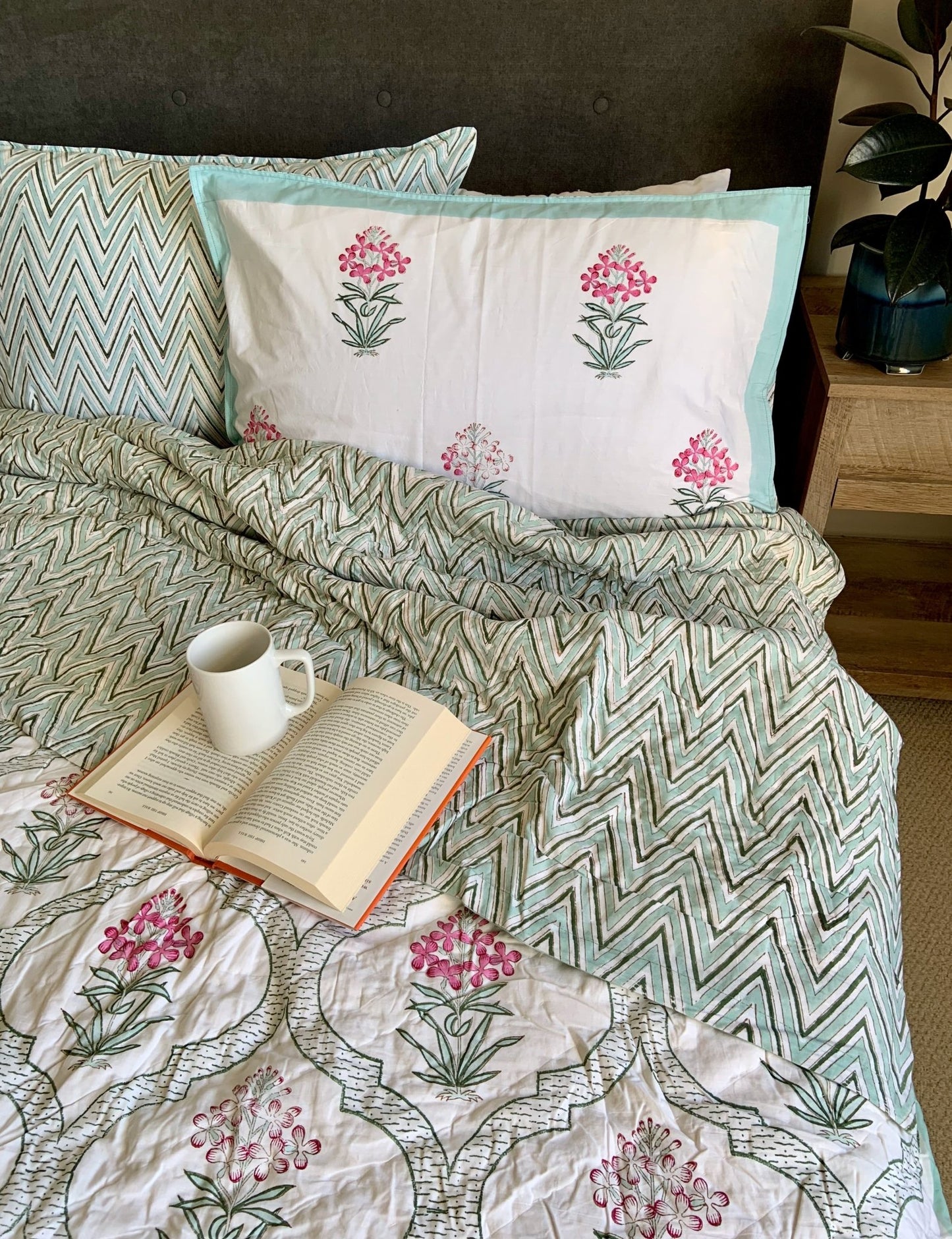 Aarna Jaal Reversible Block Printed Cotton Quilt - KING/ QUEEN