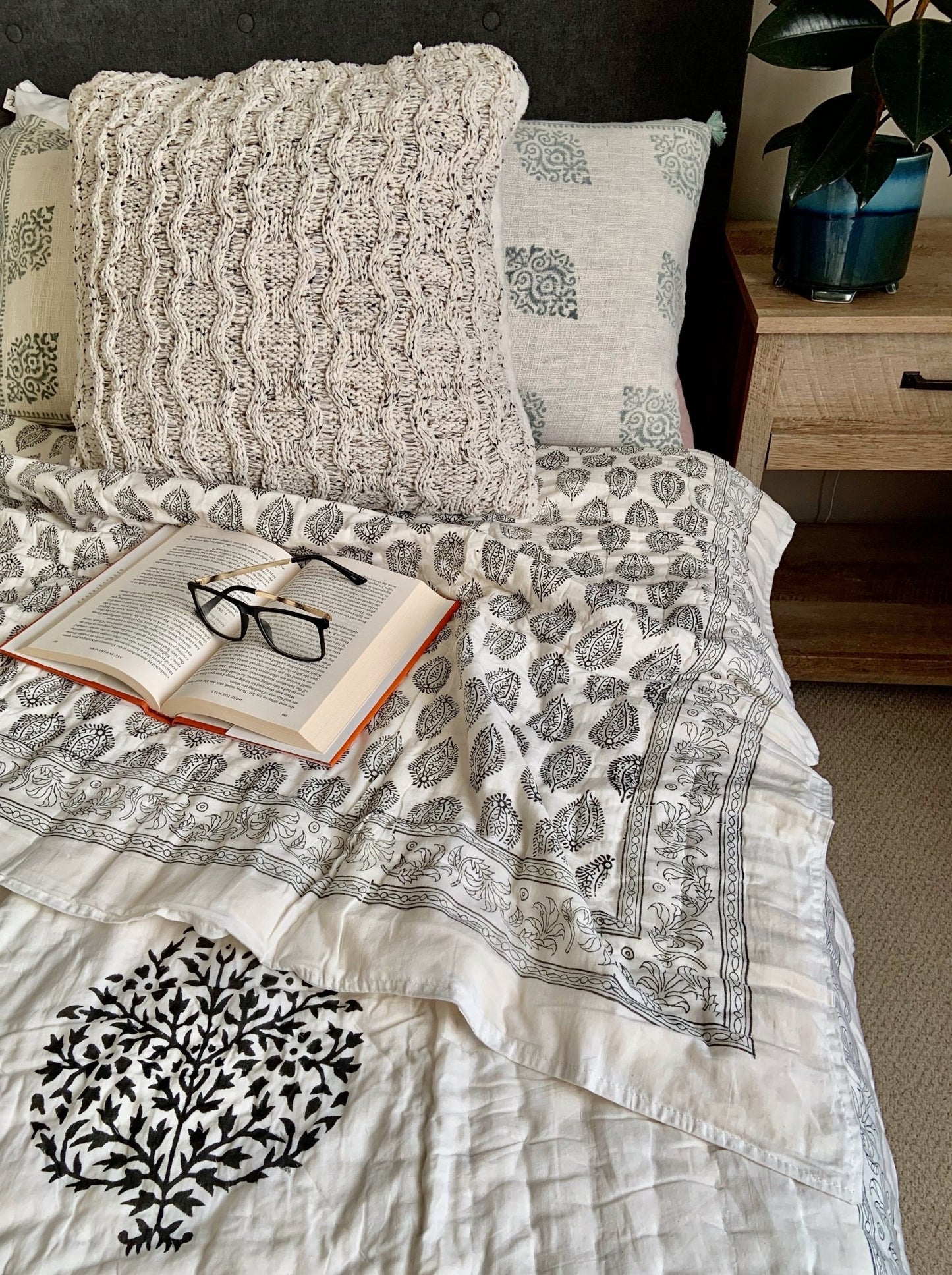 Black Spade Reversible Block Printed Cotton Quilt- KING/ QUEEN