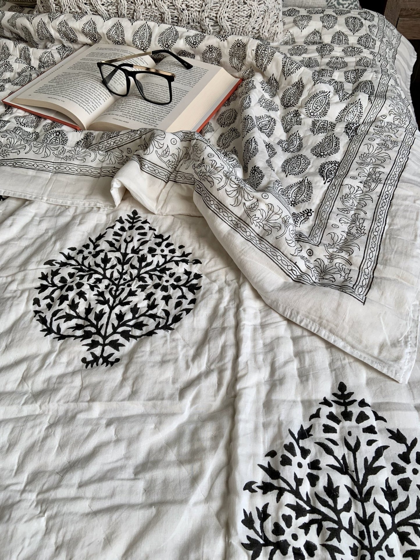 Black Spade Reversible Block Printed Cotton Quilt- KING/ QUEEN