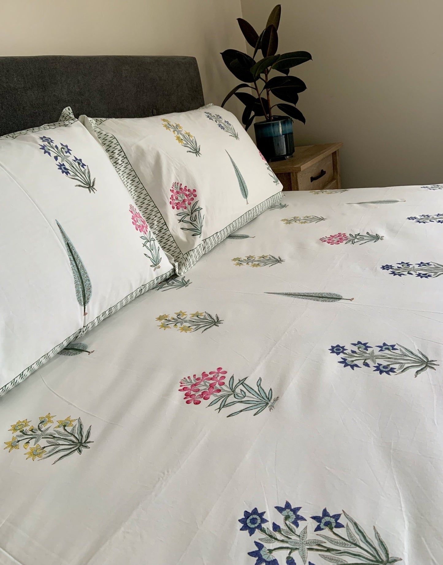 Fresh Foliage Block Printed Cotton Bed Sheet- QUEEN
